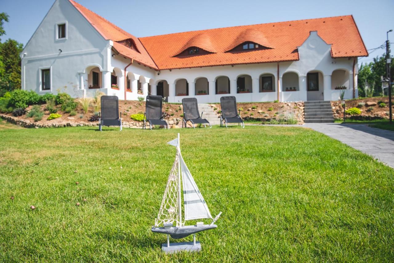 Vitorlás Vendégház Révfülöp Exterior foto